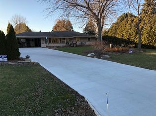 10455 S Nicholson Rd, Oak Creek, WI 53154