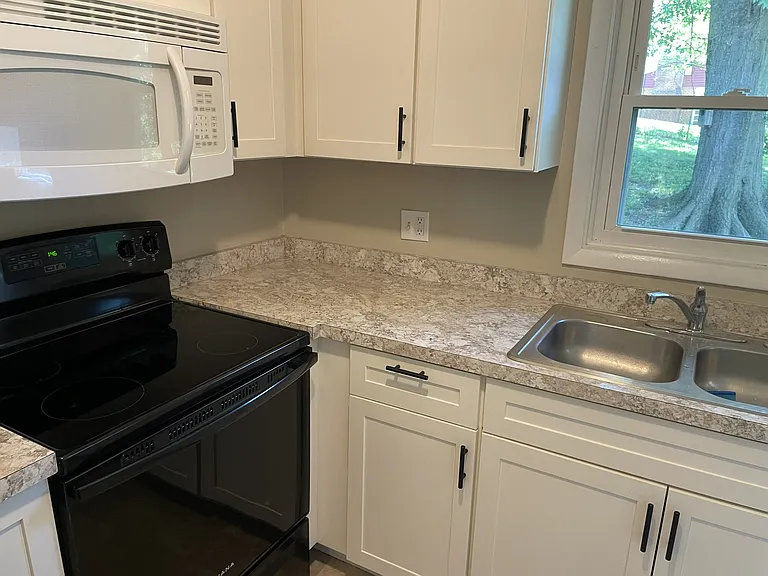 550 Old Orchard Ln — Photo 2
