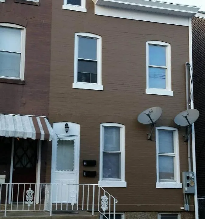 140 Kent St #2