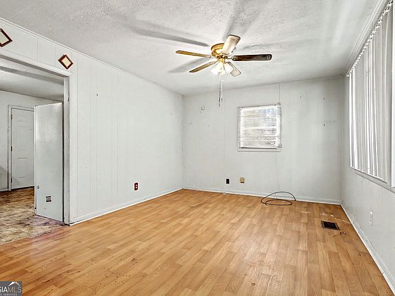 3rd image of 1408 Prospect Rd