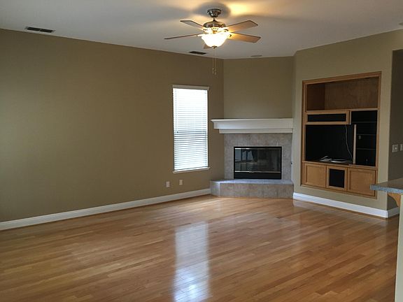 4th image of 190 Orrington Cir