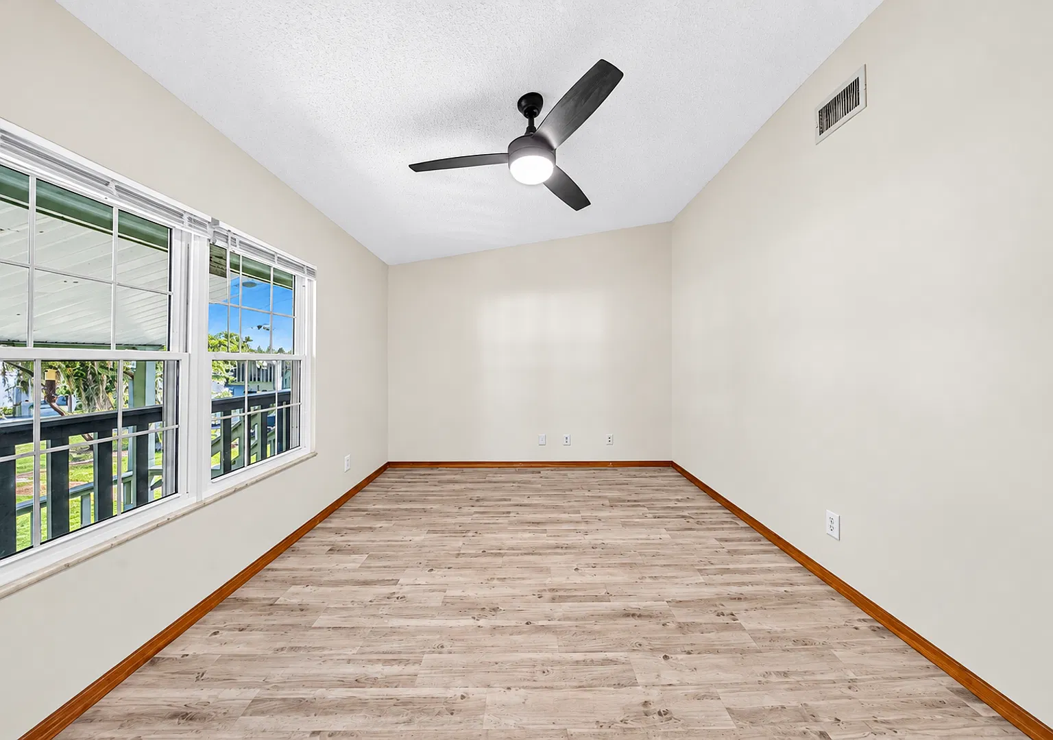 Updated & Move-In Ready 2BR/2BA Condo in Prime Holly Hill Location — Photo 3