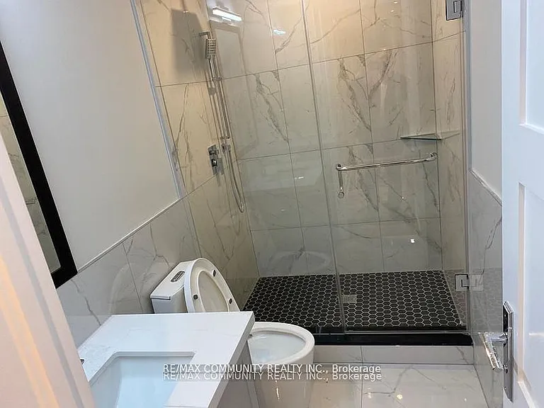 118 Queen St — Photo 11