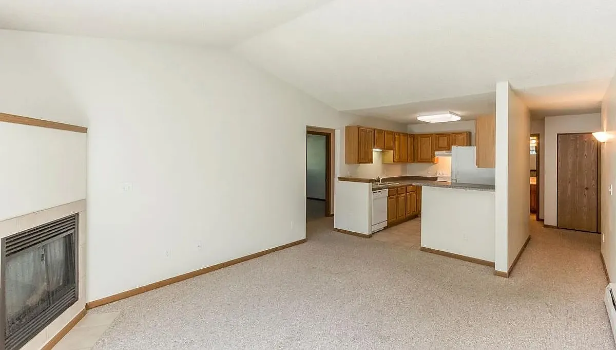 4 bed, 1.5 bath, 1166 sqft, $2,595 — Photo 3