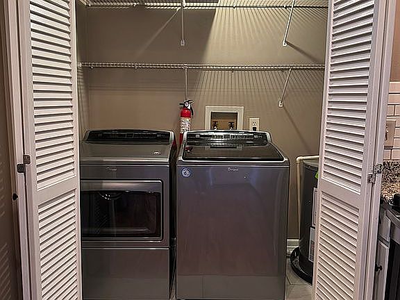 5th image of 906 Old Fountain Pl