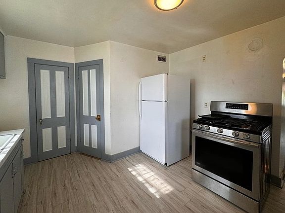 2nd image of 1529 Indiana Ave