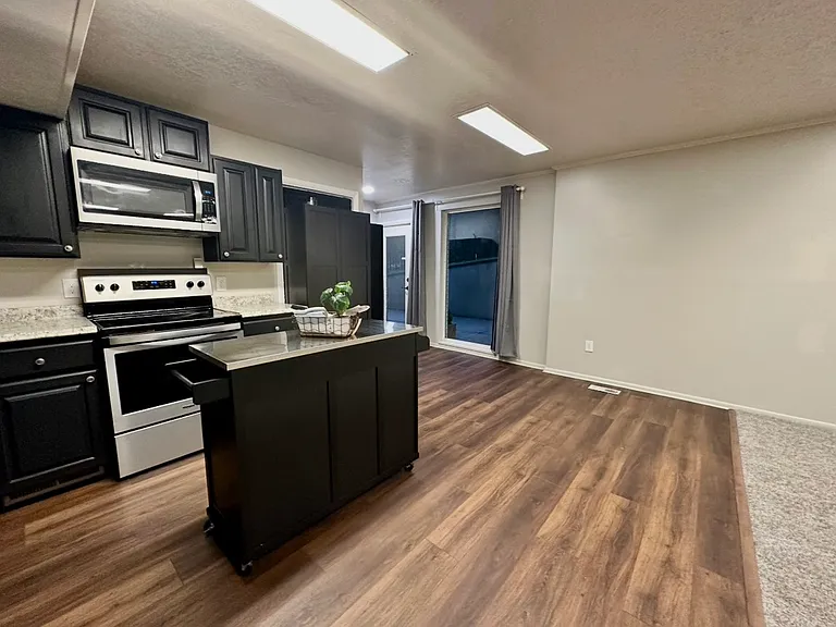 2586 E Woodland Dr #1 — Photo 3