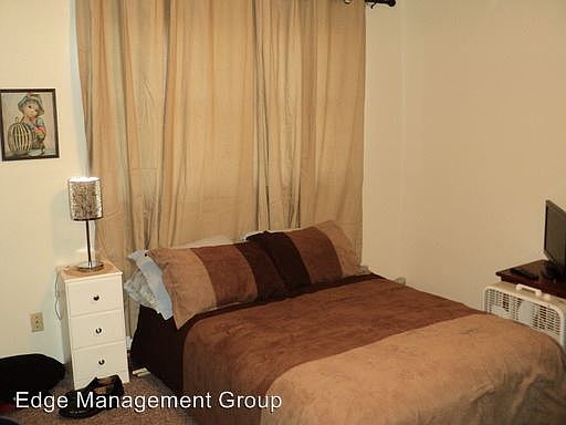 5th image of 2207 Crescent Dr APT 2
