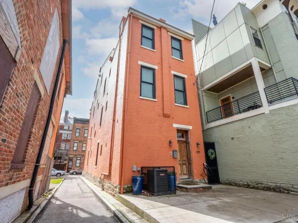 207 Kemp Aly, Cincinnati, OH 45202