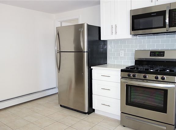 3rd image of 424 W Park Ave