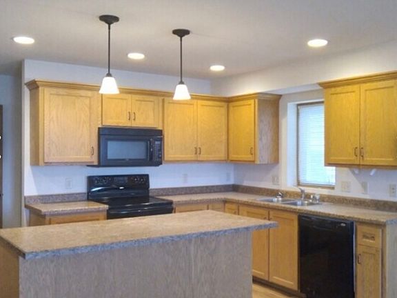 5th image of 146 Erin Ct APT B