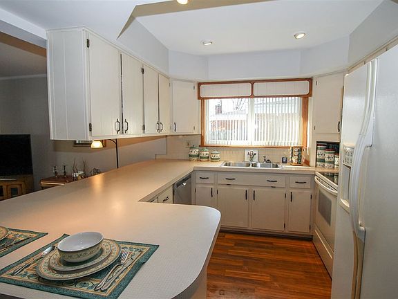3rd image of 1308 Norfolk Ave