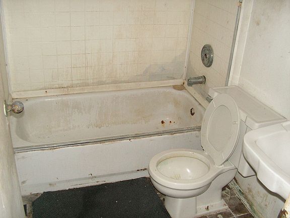 3rd image of 1506 W 15th St