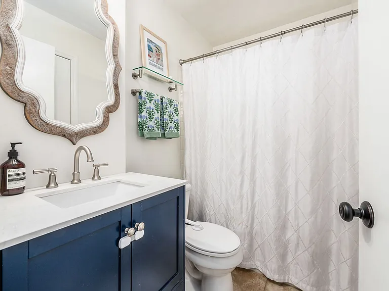 2048 Jervis Rd — Photo 17