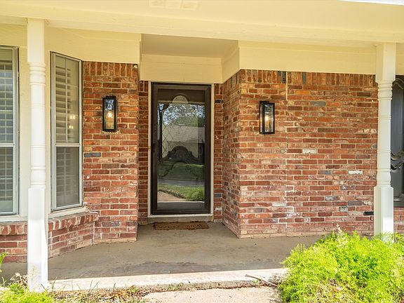 4th image of 903 Leslie Dr