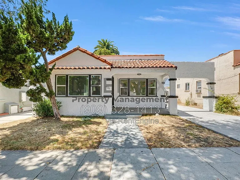 1921 Junipero Ave — Photo 1
