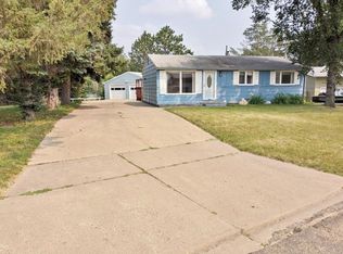 1124 6th St NE, Minot, ND 58703