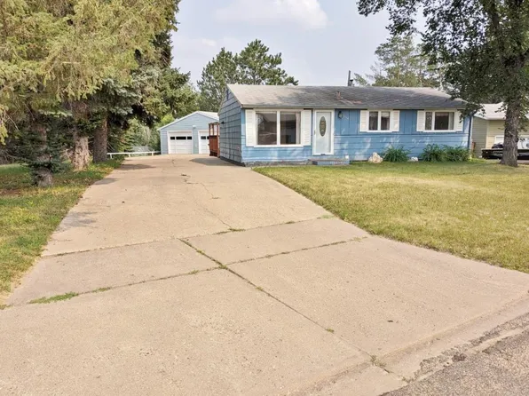 1124 6th St NE, Minot, ND 58703