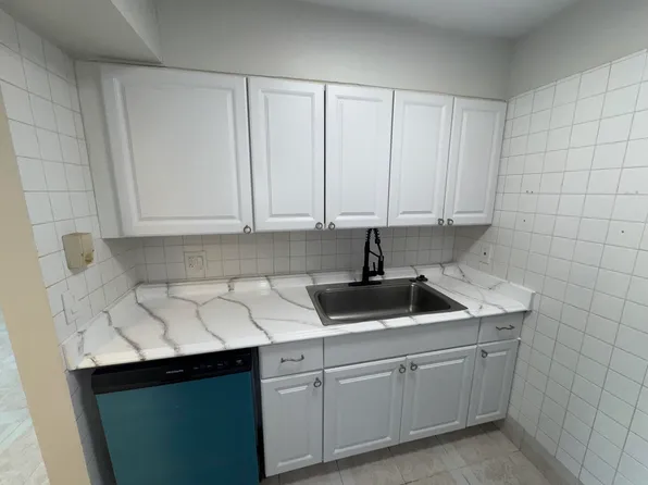 1758 Abbey Rd APT 102, West Palm Beach, FL 33415