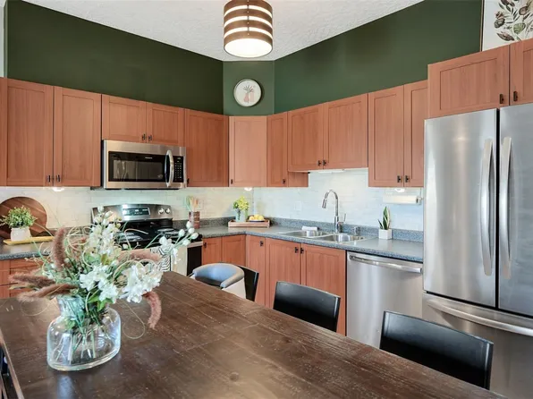 383 Wale Rd #303, Colwood, BC V9B 2P9