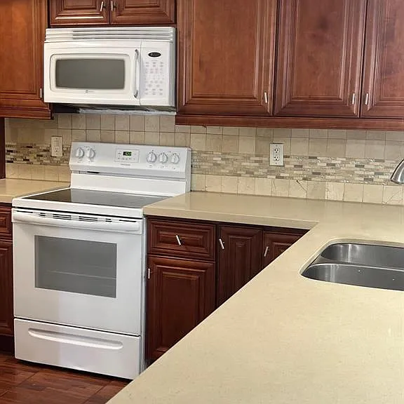 18840 NW 57th Ave #101 — Photo 5