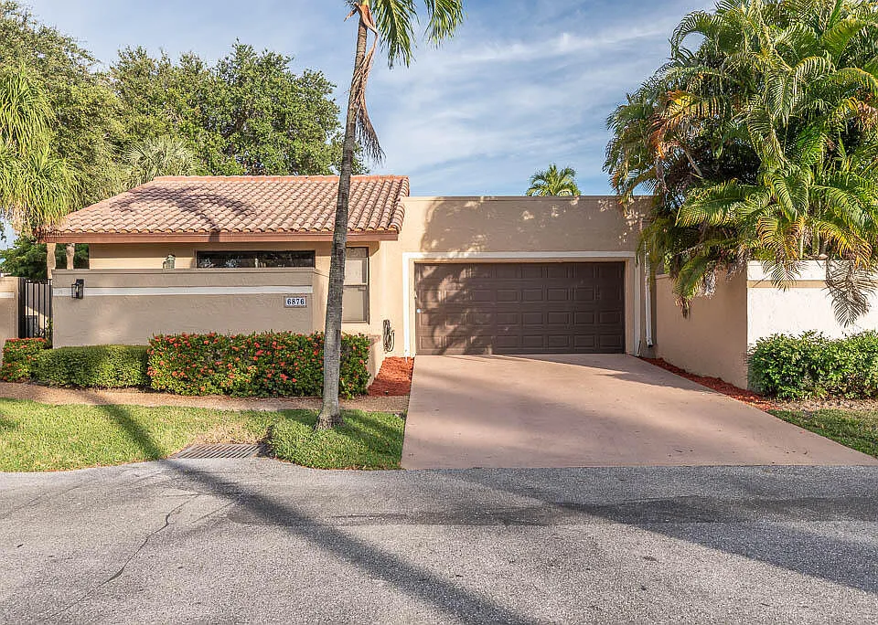 6876 Palmar Ct