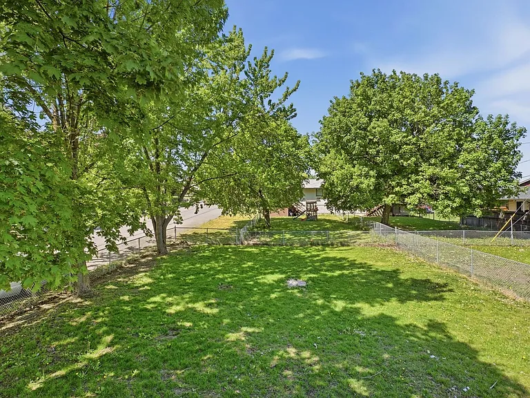 2705 N Robie Ct — Photo 24