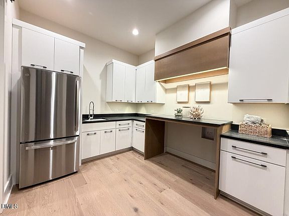 5th image of 1925 Hunting Ridge Rd