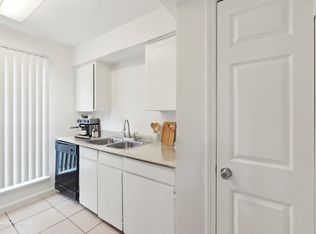 CrestWind Townhomes and Apartments, San Antonio, TX 78239