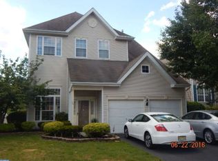 16 Shawnee Trl, Burlington, NJ 08016