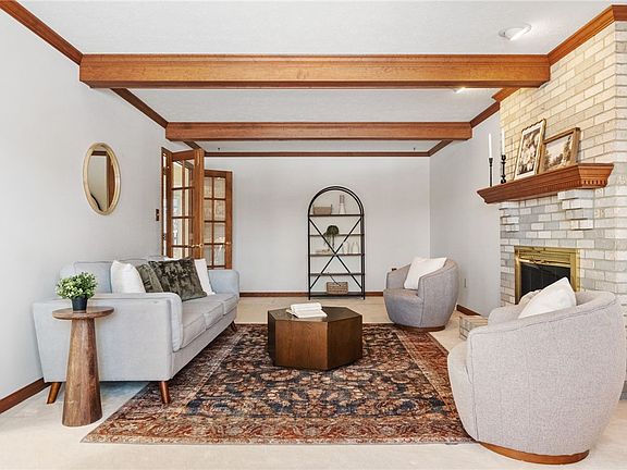 3rd image of 5583 Beverly Ct