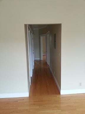 3rd image of 924 E 20th St APT 4