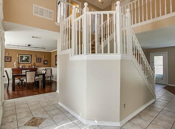 2nd image of 6825 Oldfield Dr