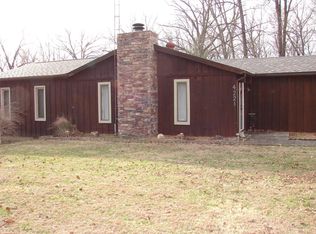 4221 W Lake Rd, Pinckneyville, IL 62274