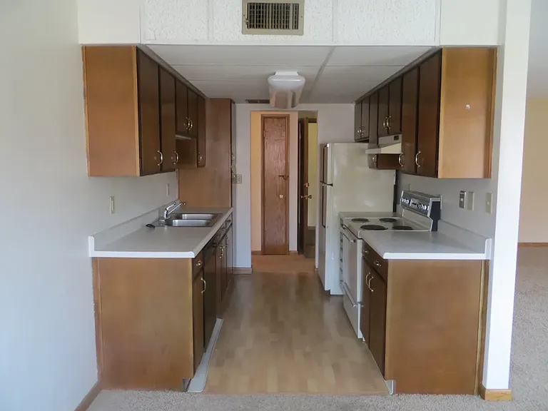 Carriage Hills Apartments — Photo 17