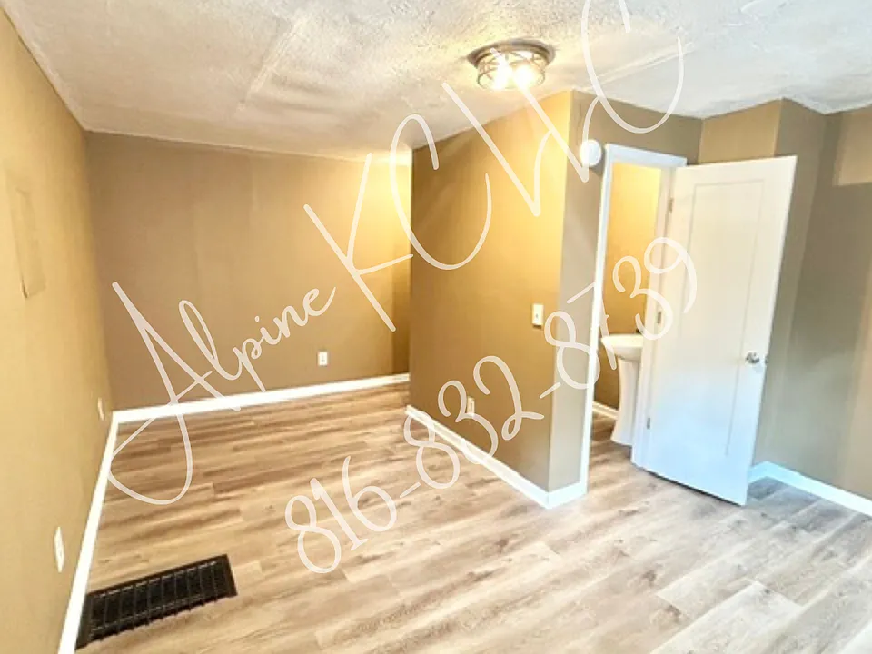 631 S Fuller Ave #2