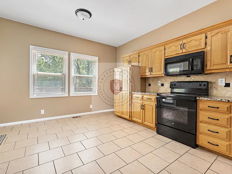 14003 W 110th Ter — Photo 9