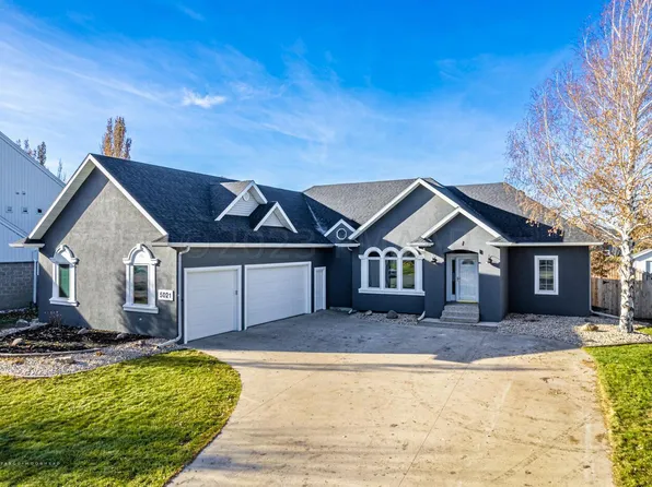 5021 Rose Creek Pkwy S, Fargo, ND 58104