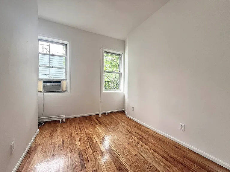 394 Manhattan Ave #3L — Photo 2