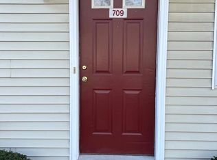 709 Kings Ct, Woodbridge, NJ 07095