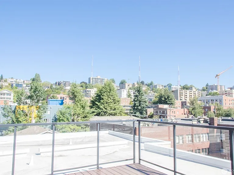 626 4th Ave W #201 — Photo 21