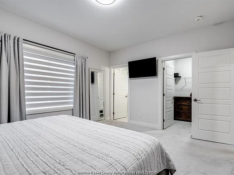 241 Robinson Ave #UPPER — Photo 10