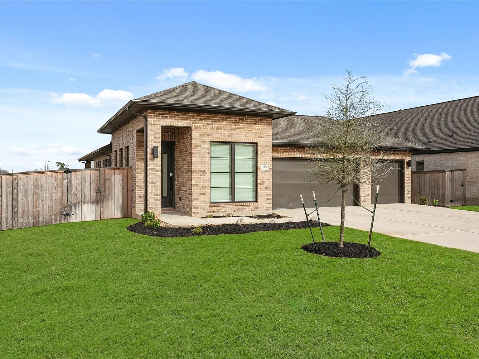 3 bed, 2.0 bath, 1981 sqft, $2,900 — Photo 3