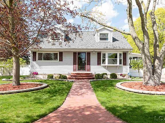 2nd image of 1103 Shady Ln
