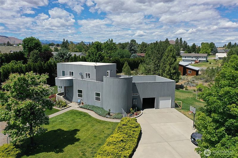 3rd image of 36 River Overlook Street