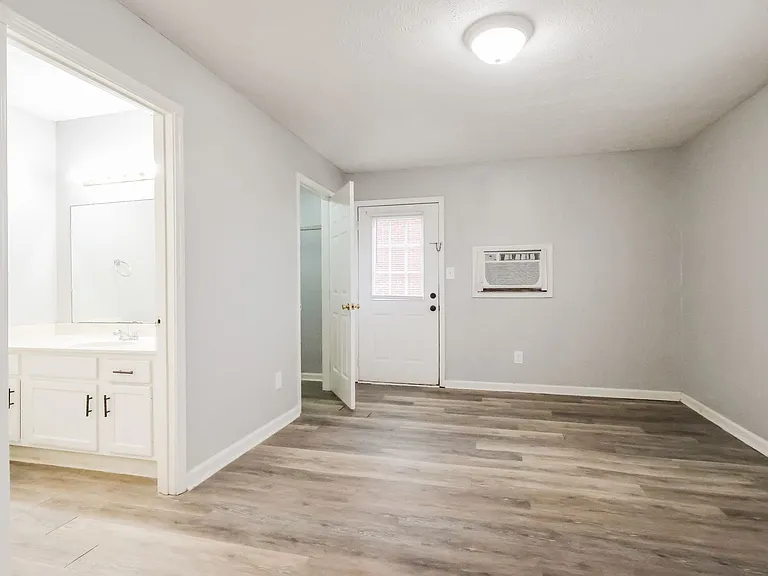 River Valley Apartments — Photo 40