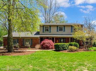 5939 Dunmore Dr, West Bloomfield, MI 48322