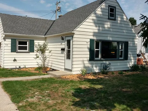 915 S 109th St, West Allis, WI 53214