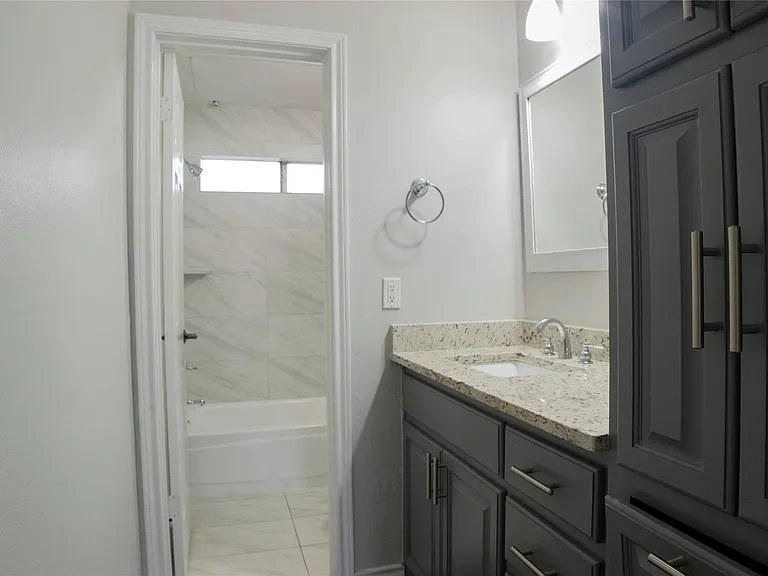 4104 N Hall St #331 — Photo 10