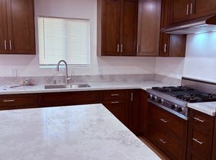 1610 W Cameron St, Long Beach, CA 90810